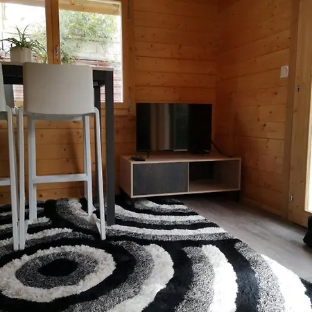 Le Petit De Shantay Youstay * Nimes