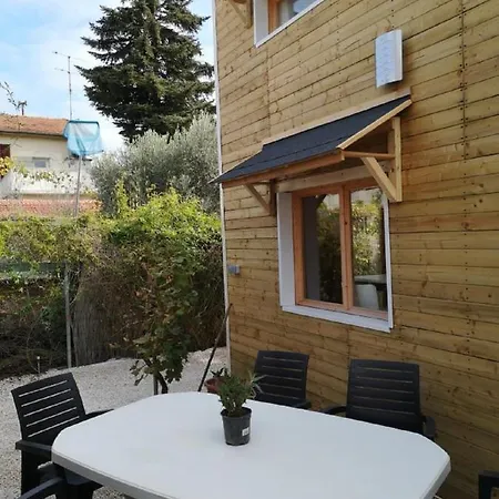 Le Petit De Shantay Youstay * Nimes